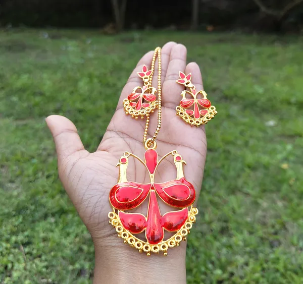 Assamese_Traditional_Gold_Plated_Red_Colour_Mayur_Design_Chain_Jewellery_Set_For_Women
